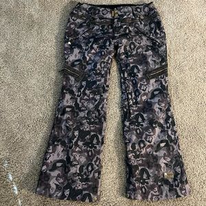 TokiDoki rides snowboard pants